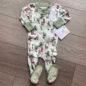 Burt Bee’s snug fit footed zip sleeper NWT size 0-3 months organic